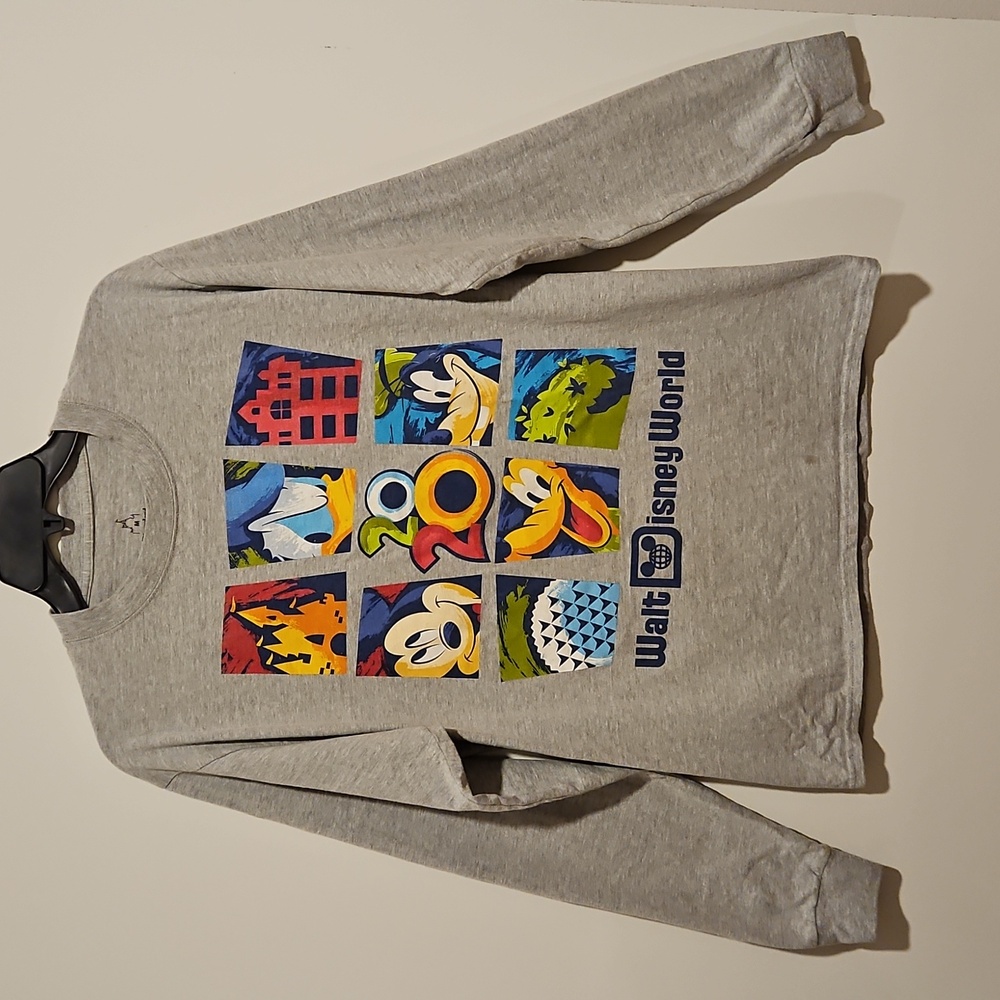 WDW 2020 Gray, long sleeve character graphic T-shirt Med. Pluto Goofy Donald MM